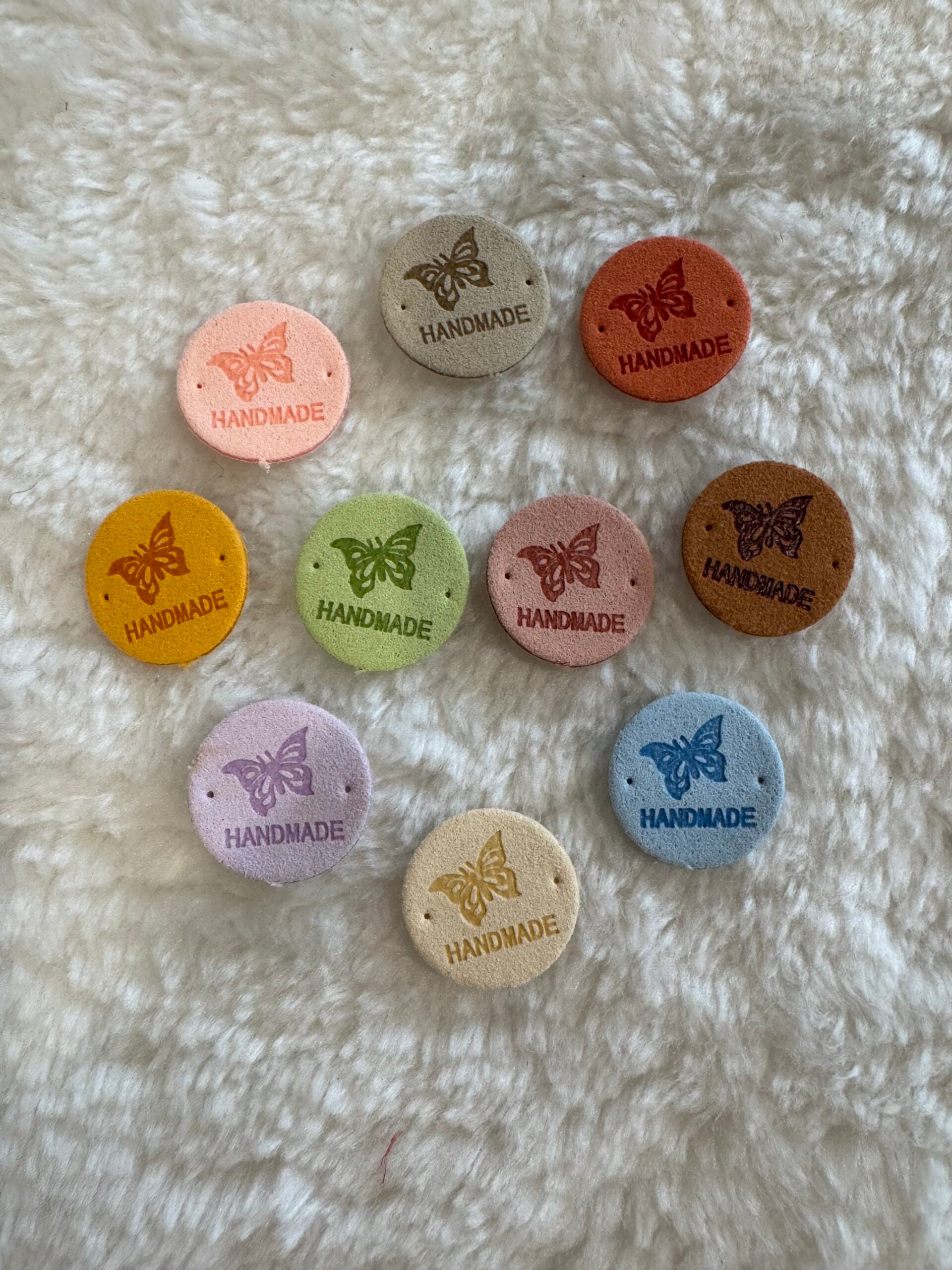 handmade cimke - színes pillangó | Anyafonja.hu