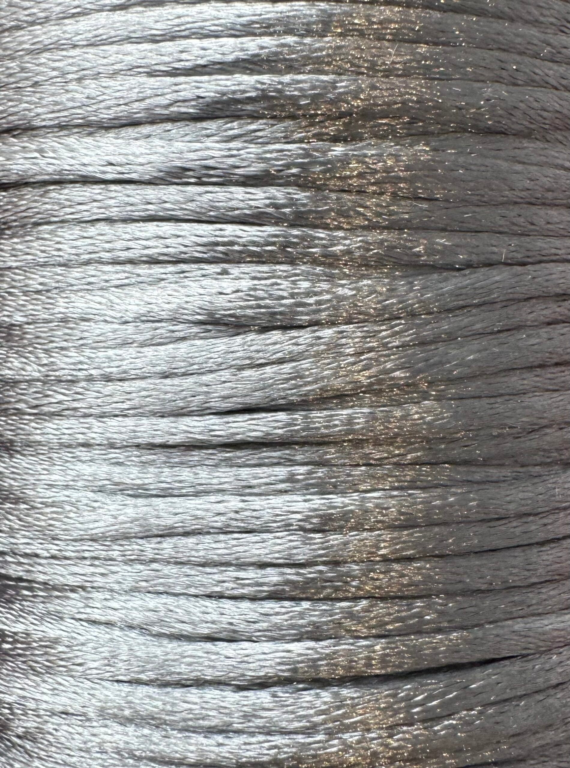 Szatén zsinór - világos szürke 4. | Anyafonja.hu