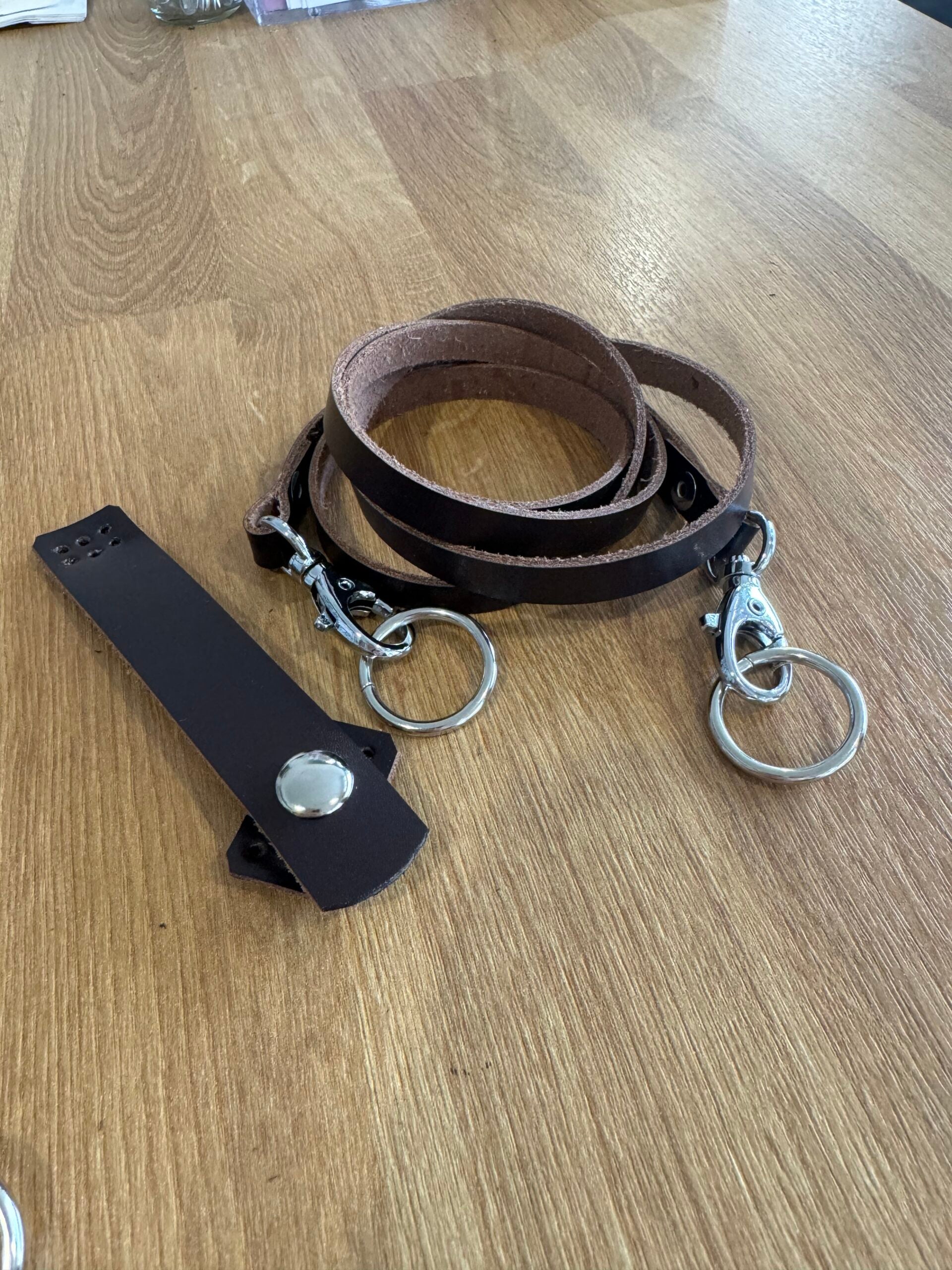 telefontartó alap - sötét barna | Anyafonja.hu
