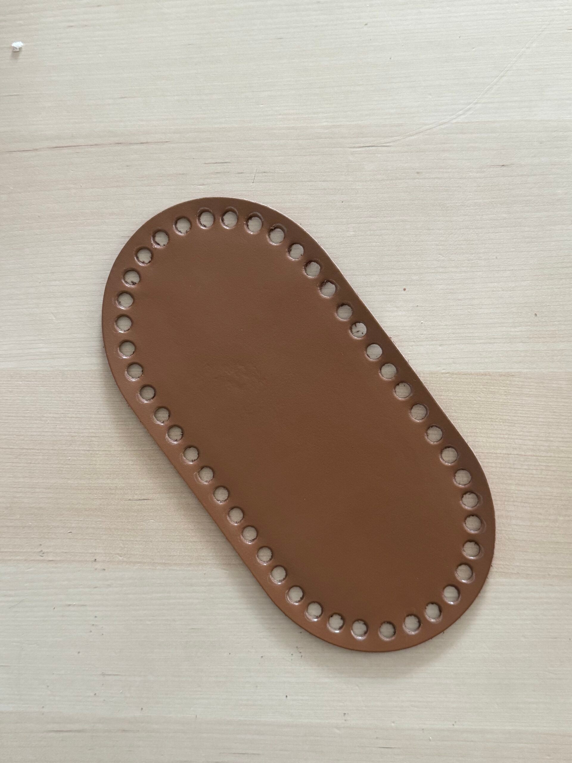 Bőr táska alj - 10 cm x 23 cm- világosbarna | Anyafonja.hu